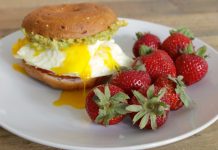 Breakfast Bagel with Fresh Strawberries Breakfast Bagel with Fresh Strawberries