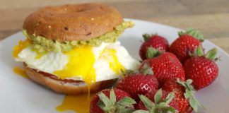 Breakfast Bagel with Fresh Strawberries Breakfast Bagel with Fresh Strawberries